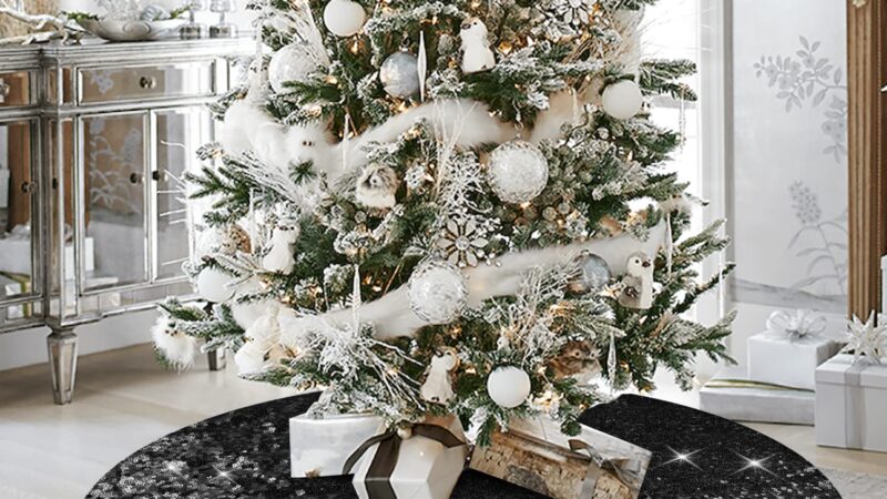 Creating a Beautiful and Unique Black and White Christmas Tree